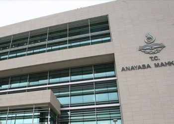 AYM’den kamu görevlilerini ilgilendiren karar