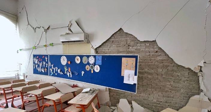 Bahçeli’nin okulu depremden etkilendi