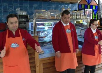 Down sendromlu gençlerden depremzedelere anlamlı bağış