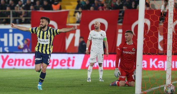 Fenerbahçe’den Galatasaray’a gönderme: Lige devam ediyor muyuz, etmiyor muyuz