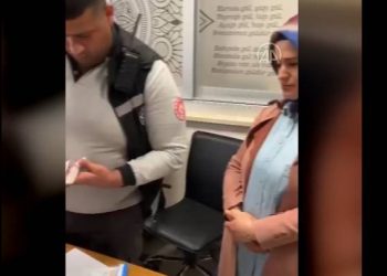 Güvenlik görevlisi bulduğu parayı depremzede olan sahibine ulaştırdı