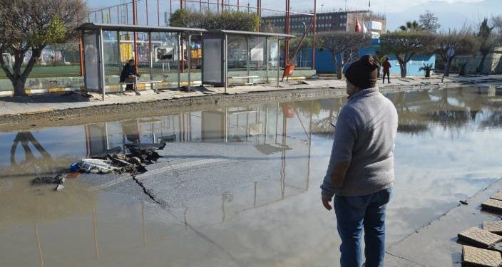 Hatay’ın İskenderun ilçesinde yükselen deniz suyu çekildi