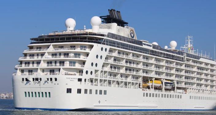 İzmir Limanı’na yılın ilk kruvaziyer gemisi yanaştı