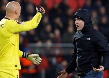 Kaleciye saldıran taraftara büyük ceza