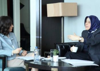 Kübra Par: AK Parti’nin erkek kurmayları, kafalarını kuma gömmeyi tercih ediyor