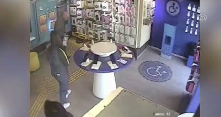 Mersin’deki ehliyet hırsızlığı anı kamerada: 1 kişi tutuklandı