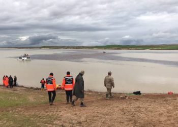 Şanlıurfa’da tırıyla sele kapılan sürücüyü arama çalışmaları sürüyor
