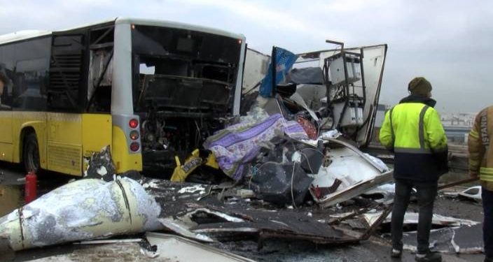 Tuzla’da zincirleme kazası: 2 ölü, 2 yaralı