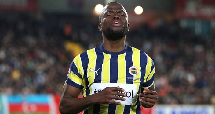 Valencia Alex’i geçti