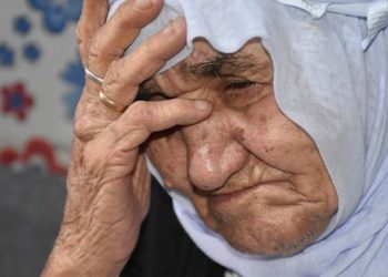 Dünyanın en yaşlı insanlarından Yezidi Rewşe nine PKK nedeniyle Sincar’daki evine dönemiyor