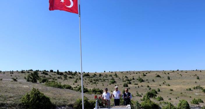 Meçhul asker değil Ali oğlu Mustafa: 102 yıl önce köylülerin defnettiği Kurtuluş Savaşı şehidine mezar yaptırıldı… Torunları bulundu