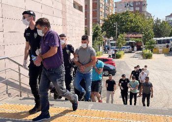 Servis beklerken kavgaya başladılar: Bir kişi hayatını kaybetti