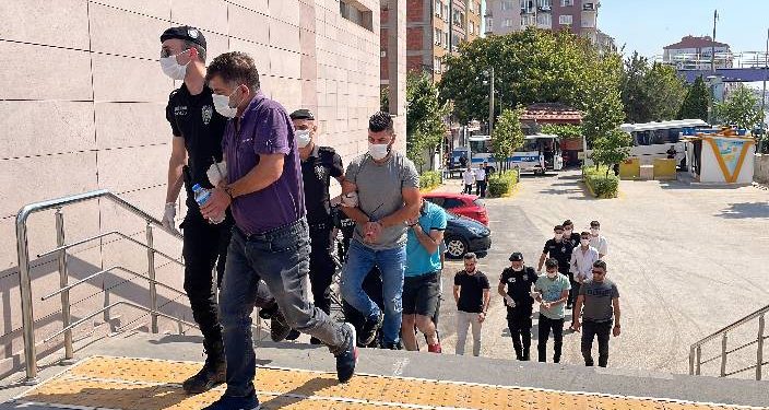 Servis beklerken kavgaya başladılar: Bir kişi hayatını kaybetti