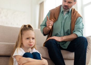 Anne ve babaların çocuklarıyla arkadaş olmaları ne kadar doğru?