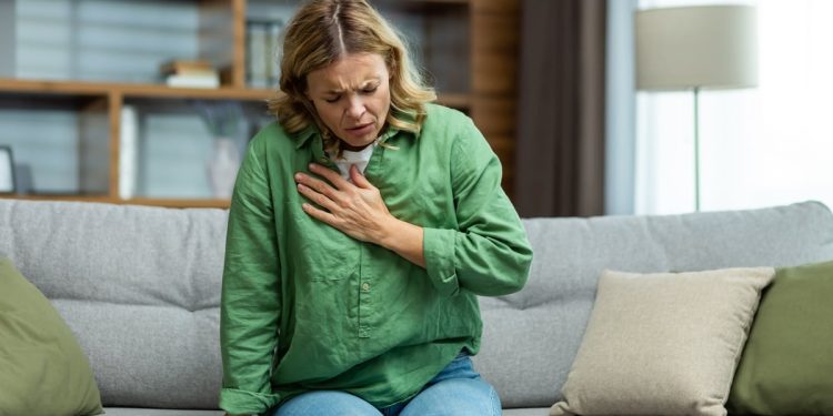 Çarpıntı mı panik atak mı? Nasıl ayırt ederiz?